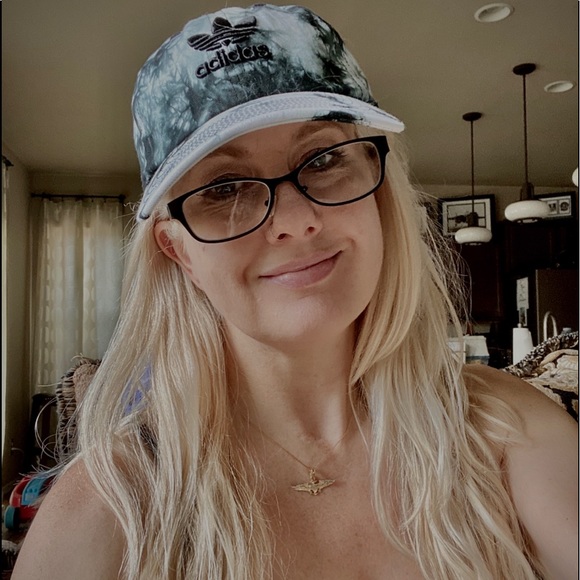 Meet your Posher, Heather - Picture 1 of 1